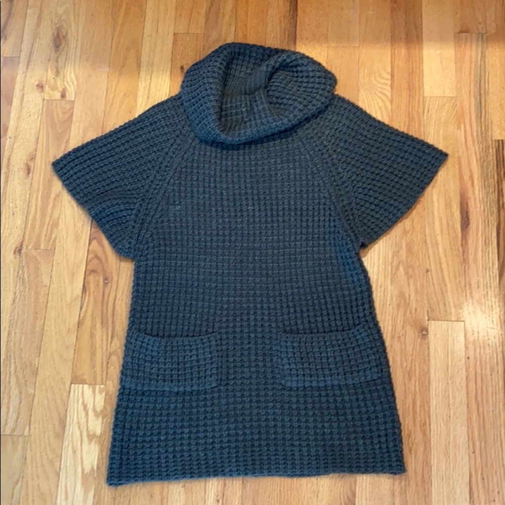 Forever 21 Sweater Tunic Short Sleeve Gray Small Knit Pockets